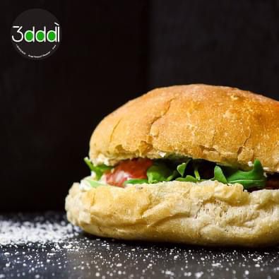 Panine me pomodorini, sallate, mozzarella e Fotografuar ne ambientet e 3DDDI